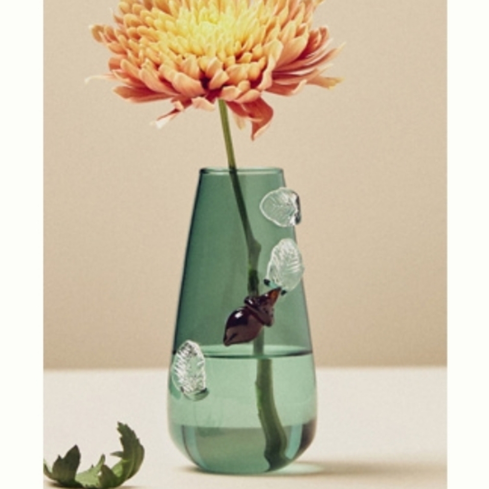 NWT Amber Icon Embellished Glass Bud Vase